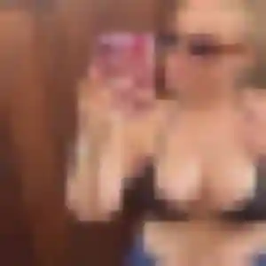 Rose-Marie, 26 ans, en ligne à Cranves-Sales pour une rencontre coquine