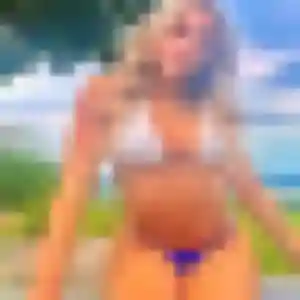 Elise, 25 ans, connectée à Grand-Champ pour une rencontre coquine