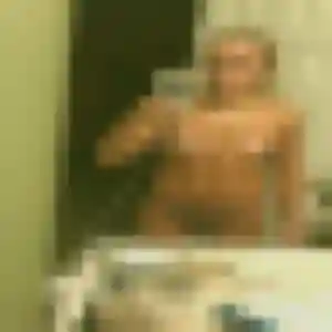 Sexy Domitille, 32 ans à Le Mesnil-Esnard - la contacter